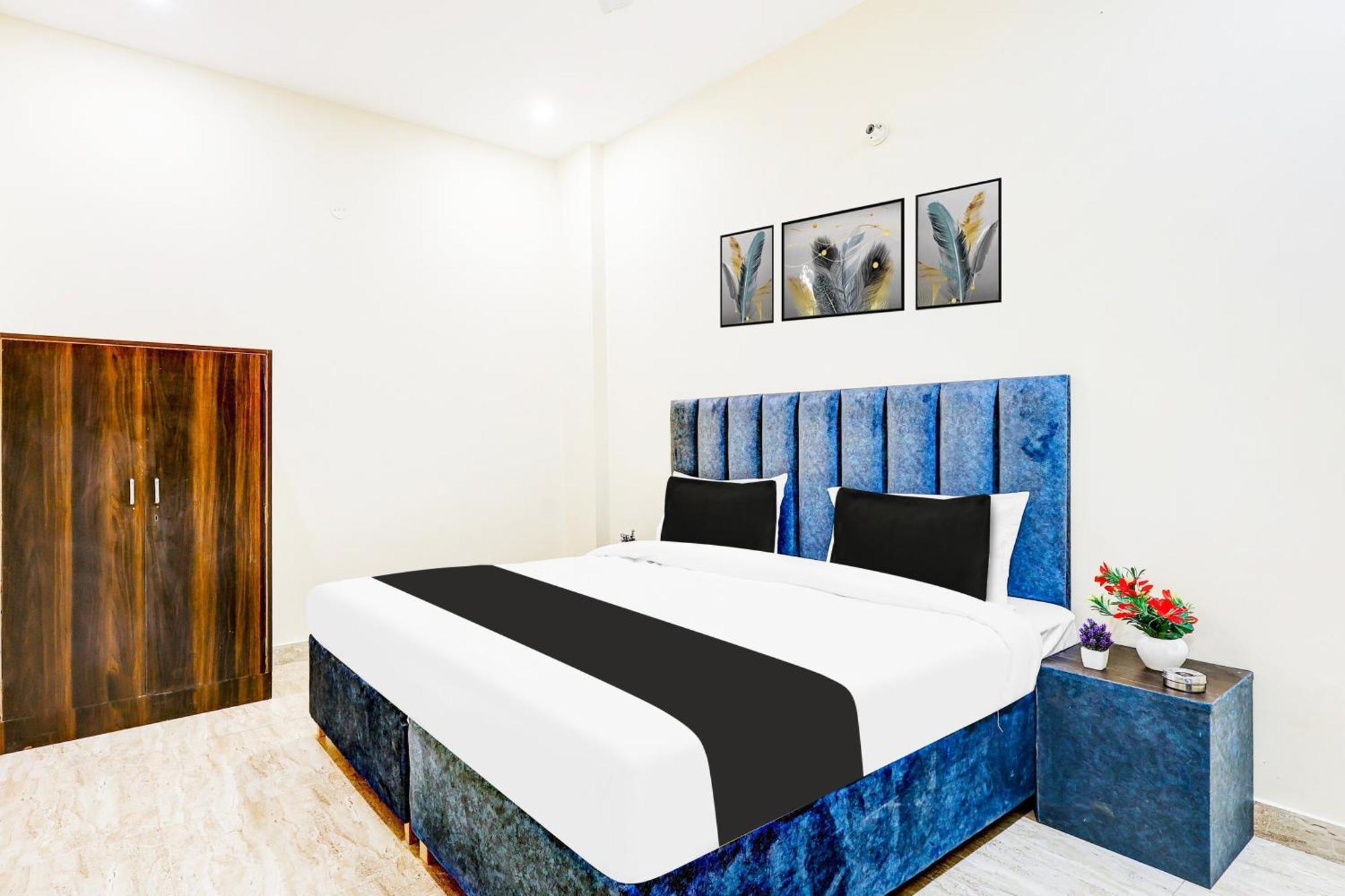 Spot On Ravindras Hotel 3*